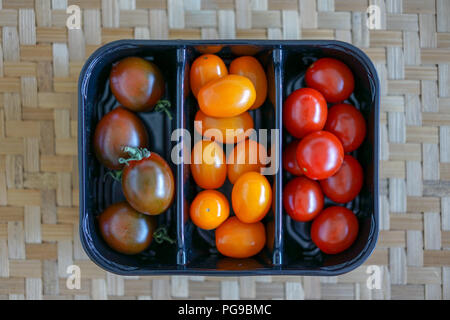 Hohe Betrachtungswinkel von drei verschiedenen Arten von Cherry Tomaten Stockfoto