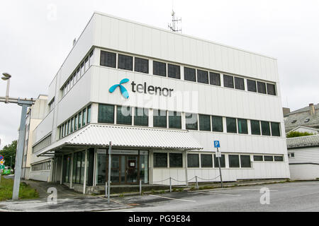 Floro, Norwegen, 24. Juli 2018: Telenor Logo angezeigt wird auf der Außenseite des Büros des Communication Service Provider in Floro. Stockfoto