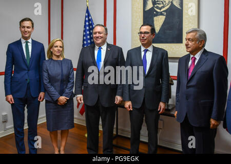 Us-Staatssekretär Michael R. Pompeo, US-Finanzminister Steven Mnuchin, US-Minister für Heimatschutz Kirstjen Nielsen und Senior Berater des Präsidenten Jared Kushner Treffen mit dem mexikanischen Präsidenten Andres Manuel Lopez Obrador in Mexiko City, Mexiko am 13. Juli 2018. Stockfoto