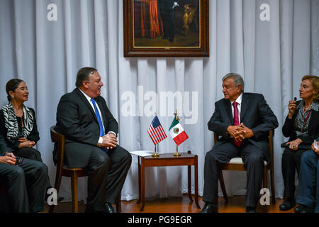 Us-Staatssekretär Michael R. Pompeo trifft mit mexikanischem Präsidenten Andres Manuel Lopez Obrador in Mexiko City, Mexiko am 13. Juli 2018. Stockfoto