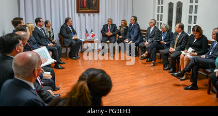 Us-Staatssekretär Michael R. Pompeo trifft mit mexikanischem Präsidenten Andres Manuel Lopez Obrador in Mexiko City, Mexiko am 13. Juli 2018. Stockfoto