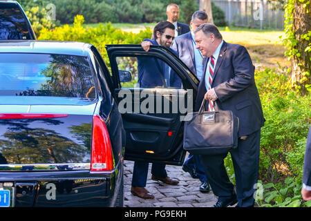 Us-Staatssekretär Michael R. Pompeo en Route zu einem Arbeitsfrühstück mit Präsident Donald J. Trumpf in Helsinki, Finnland am 16. Juli 2018. Stockfoto