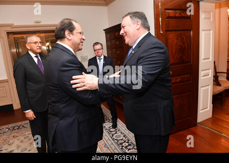 Staatssekretär Michael R. Pompeo trifft sich mit ägyptischer General Intelligence Service Director Abbas Kamil, an das State Department in Washington D.C am 25. Juli 2018. Stockfoto