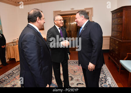 Staatssekretär Michael R. Pompeo trifft sich mit ägyptischer General Intelligence Service Director Abbas Kamil, an das State Department in Washington D.C am 25. Juli 2018. Stockfoto