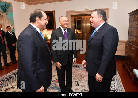 Staatssekretär Michael R. Pompeo trifft sich mit ägyptischer General Intelligence Service Director Abbas Kamil, an das State Department in Washington D.C am 25. Juli 2018. Stockfoto