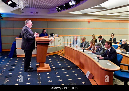 Us-Staatssekretär Mike Pompeo Adressen Reporter während der Pressekonferenz des US-Außenministeriums, in Washington, D.C., am 22. Mai 2018. Stockfoto