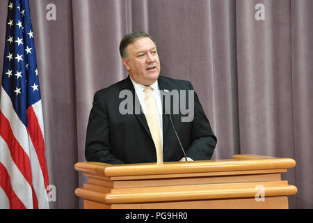 Staatssekretär Michael R. Pompeo liefert Erläuterungen auf der NVV-Verwahrstelle Konferenz zum 50. Jahrestag der Unterzeichnung des Vertrags über die Nichtverbreitung von Kernwaffen, an der Abteilung Staat. Stockfoto