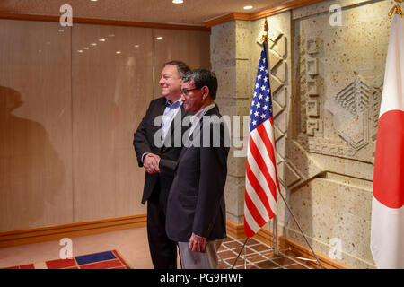 Us-Staatssekretär Michael R. Pompeo trifft sich mit japanischen Außenminister Tarō Kōno in Tokio, Japan, am 7. Juli 2018. Stockfoto