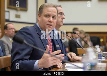 NASA-Administrator Jim Bridenstine bezeugt vor dem Haus Unterausschuss für strategische Kräfte während einer Anhörung auf Platz Situationsbewusstsein: Gesamte Regierung Perspektiven auf Rollen und Verantwortlichkeiten, Freitag, Juni 22, 2018 an der Rayburn House Bürogebäude in Washington. Stockfoto