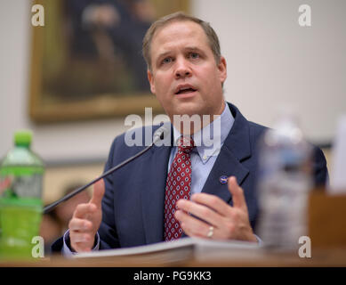 NASA-Administrator Jim Bridenstine bezeugt vor dem Haus Unterausschuss für strategische Kräfte während einer Anhörung auf Platz Situationsbewusstsein: Gesamte Regierung Perspektiven auf Rollen und Verantwortlichkeiten, Freitag, Juni 22, 2018 an der Rayburn House Bürogebäude in Washington. Stockfoto