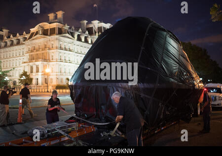 Die NASA-Raumsonde, die Orion flog Exploration Flight Test-1 am Dez. 5, 2014 ist zu sehen, wie es im Weißen Haus komplexe ankommt, Samstag, Juli 21, 2018 in Washington, DC. Lockheed Martin, Prime Auftragnehmer der NASA für Orion, begannen mit der Herstellung der Orion-Crew Modul 2011 und lieferte sie im Juli 2012 zum Kennedy Space Center der NASA in der endgültigen Montage, Integration und Prüfung abgeschlossen wurde. Mehr als 1.000 Unternehmen im ganzen Land hergestellt oder dazu beigetragen, die mit dem Raumschiff. Stockfoto