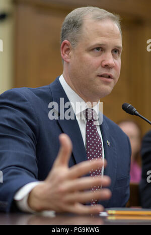 NASA-Administrator Jim Bridenstine bezeugt vor dem Haus Ausschuss für Wissenschaft und Technologie während einer Anhörung über das James Webb Space Telescope, Mittwoch, Juli 25, 2018 an der Rayburn House Bürogebäude in Washington. Stockfoto