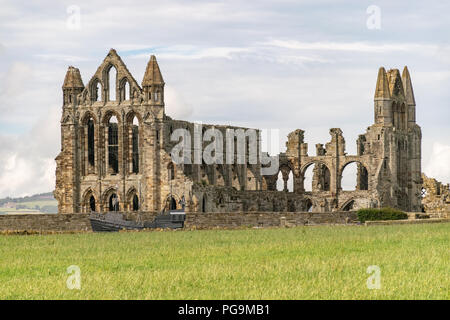 Blick auf die Ruinen von Whitby Abbey, North Yorkshire Stockfoto