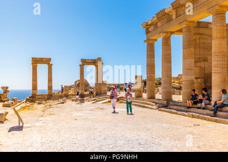 RHODES, Griechenland - 14. Mai 2018: Ruinen des antiken Tempels. Lindos. Die Insel Rhodos. Griechenland Stockfoto