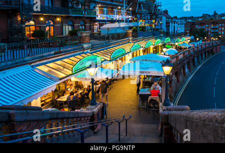 Westcliff Arcade, Ramsgate, direkt am Meer, Nacht, Diners, Kent, England Restaurants, Ramsgate, Kent, England, Großbritannien Stockfoto