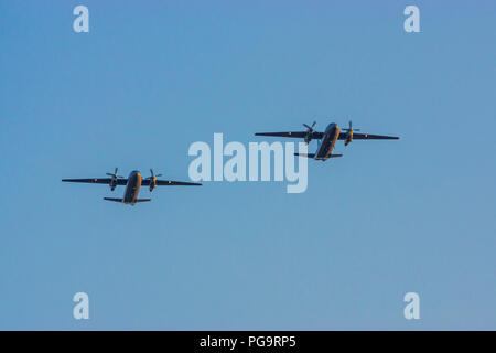 Kiew, Ukraine - August 24, ukrainische Luftwaffe flugzeuge Antonov An-26 (Curl) über Kiew während feiern Tag der Unabhängigkeit der Ukraine 2018 Flying Stockfoto