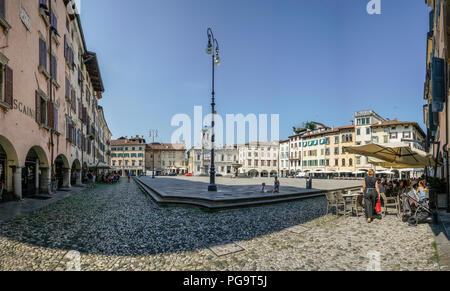 Einen Panoramablick auf Matteotti Platz in Udine, Italien Stockfoto