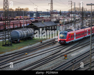 Zug Eisenbahn Infrastruktur, Güter- und Personentransport system Stockfoto