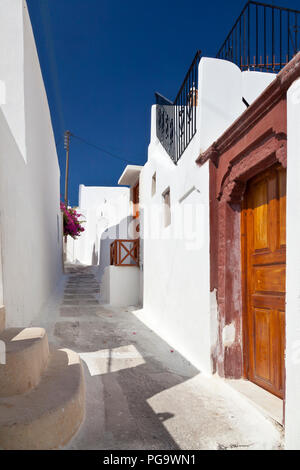 Das Dorf Emborio auf Santorini verfügt über mehrere schöne Straßen nur zu Fuß erreichbar ist. Stockfoto