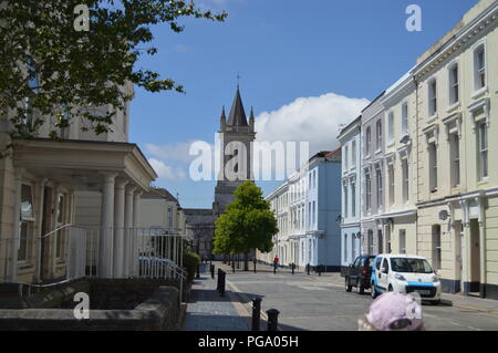 Die Kirche von St. Peter, Plymouth. Der Innenraum war stark durch Brandbomben im Jahr 1941 beschädigt. Renoviert und neu eröffnet 2007 Stockfoto