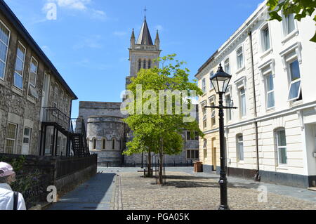 Die Kirche von St. Peter, Plymouth. Der Innenraum war stark durch Brandbomben im Jahr 1941 beschädigt. Renoviert und neu eröffnet 2007 Stockfoto