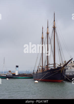 Historische Segelschiff am Hyde Street Pier in San Francisco Stockfoto