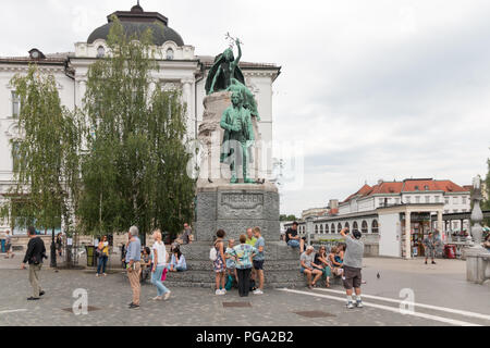 Ljubljana, Slowenien - 23 Juli, 2018: Blick auf die Statue des nationalen slowenischen Dichters France Prešeren. Die Statue befindet sich in der Altstadt von Ljubl entfernt Stockfoto