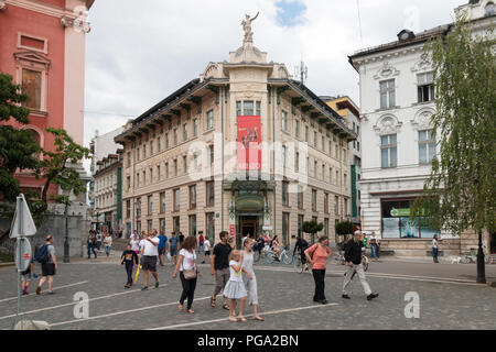 Ljubljana, Slowenien - 23. Juli 2018: Ansicht der Preseren Platz im historischen Stadtzentrum von Ljubljana, Slowenien. Stockfoto