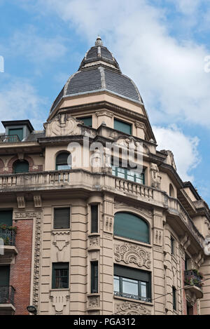 Schönen traditionellen Fassaden der historischen Gebäude in Bilbao, Spanien. Stockfoto