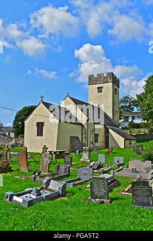 St Michael und alle Engel Kirche in Colwinston - ein hübsches kleines Dorf in der offenen Landschaft in der Nähe von Cowbridge in das Tal von Glamorgan, Wales Stockfoto