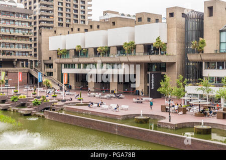 Eine typische Ansicht im Barbican Centre in London Stockfoto