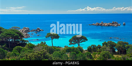 Panorama auf die Bucht von Palombaggia mit türkisblauem Meer, Porto Vecchio, Corse-du-Sud Abteilung, Korsika, Frankreich Stockfoto