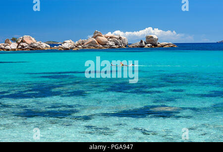 Palombaggia Strand mit türkisblauem Meer und Felsen, Porto Vecchio, Corse-du-Sud Abteilung, Korsika, Frankreich Stockfoto