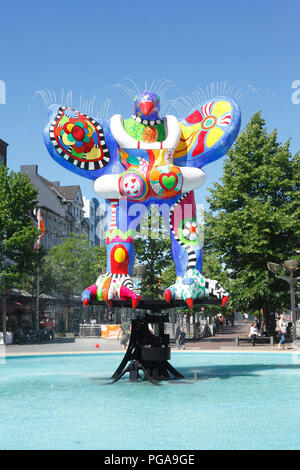 Lebensretter, Brunnen Skulptur von Niki De Saint Phalle und Jean Tinguely, Duisburg, Ruhrgebiet, Nordrhein-Westfalen, Deutschland Stockfoto