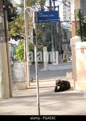 Obdachlose, Alameda Franca mit Schellfisch Lobo Straße, Jardins, Consolação, São Paulo, Brasilien Stockfoto