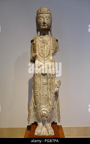 Avalokitesvara, stehend Buddha, China, wahrscheinlich von Taiyuan, Provinz Shanxi, Sui Dynastie, 581-618 AD, Kalkstein Stockfoto