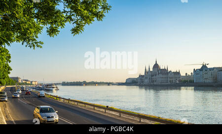 Buda bank mit Stadt Straße in die Stadt Budapest, Ungarn. Stockfoto