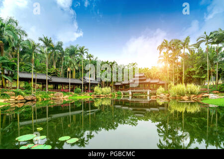 Guangxi Nanning Qingxiu Shan Landschaft, Seen und alten Gebäuden. Stockfoto