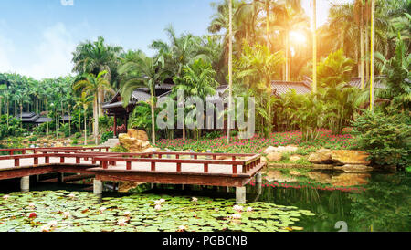 Guangxi Nanning Qingxiu Shan Landschaft, Seen und alten Gebäuden. Stockfoto