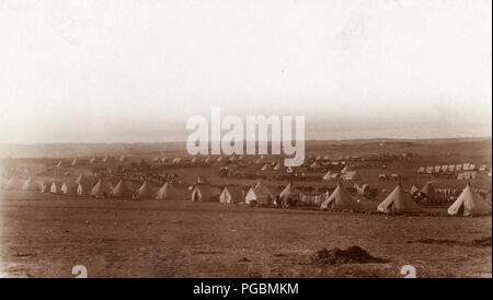 Ansicht der militärischen Camp: Zelte, Rosse und Wagen. Stockfoto