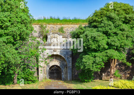 Ein Sally Port an der Seite des königlichen Zitadelle, Plymouth, Devon, Großbritannien. Von den öffentlichen Fußweg genommen. Stockfoto