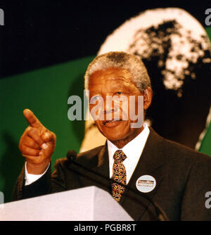 Nelson Mandela in Glasgow City Chambers, nachdem er die Freiheit der Stadt im Rahmen einer Feierstunde im Oktober 1993 erhalten. Stockfoto