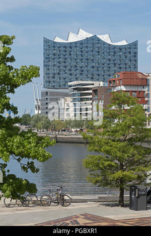 Elbphilharmonie mit Dalmannkai und Marco Polo Terrassen, HafenCity (Hafen City), Hamburg, Deutschland Stockfoto