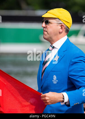 Henley auf Themse, ENGLAND, 30.06.2017, Henley Royal Regatta, Schiedsrichter, John HEDGER, Peking Blazer, © Peter SPURRIER Stockfoto