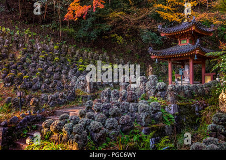 Stein Statuen an Otagi Nenbutsu ji Tempel, Sagano, Arashiyama, Kyoto, Japan Stockfoto