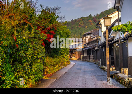 Saga-Toriimoto erhalten Straße und Herbst Landschaft Sagano Bereich in Arashiyama, Kyoto, Japan Stockfoto
