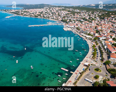 Luftaufnahme der Stadt Novalja Insel Pag, Kroatien Stockfoto