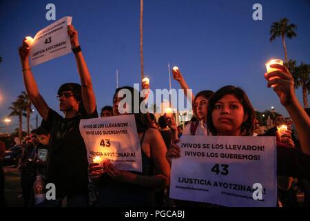 Tausende von Universität von Sonora Studenten auf dem Campus der Universität marschierte Gerechtigkeit im Fall der 43 vermissten Studenten aus Ayotzinapa, Guer zu verlangen. Stockfoto