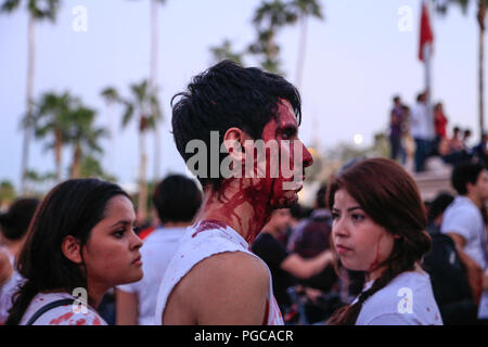 Tausende von Universität von Sonora Studenten auf dem Campus der Universität marschierte Gerechtigkeit im Fall der 43 vermissten Studenten aus Ayotzinapa, Guer zu verlangen. Stockfoto