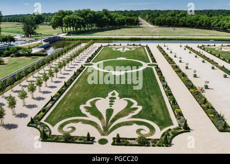 Le Château de Chambord est un Château français situé dans la Commune de Chambord. Architektur extraordinaire imaginée pour la Gloire de François I Stockfoto